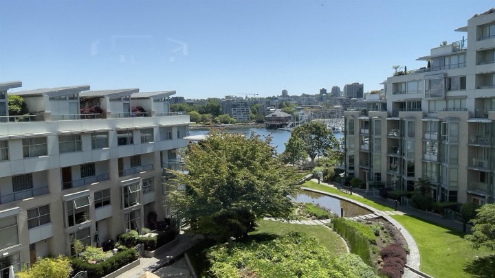 Photo 2 at 605 - 1228 Marinaside Crescent, Yaletown, Vancouver West