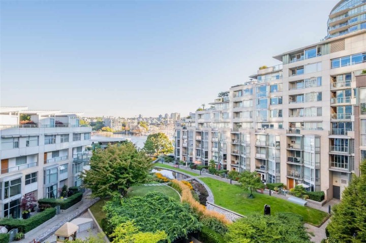 Photo 1 at 605 - 1228 Marinaside Crescent, Yaletown, Vancouver West