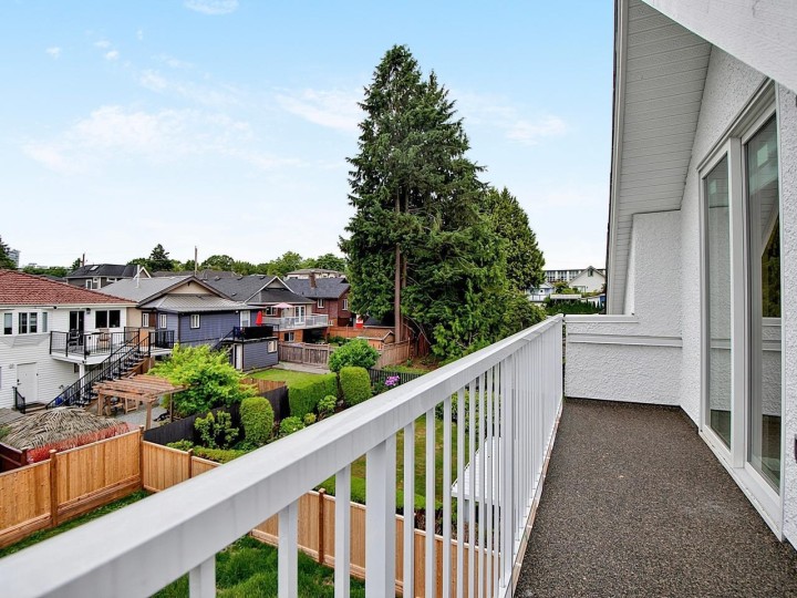 Photo 7 at 2 - 2254 E 24th Avenue, Victoria VE, Vancouver East