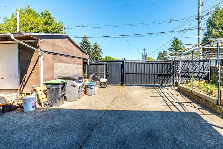 Photo 32 at 6074 Sherbrooke Street, Knight, Vancouver East