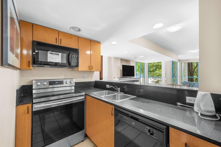Photo 10 at 304 - 939 Homer Street, Yaletown, Vancouver West