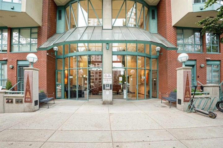 Photo 15 at 304 - 939 Homer Street, Yaletown, Vancouver West