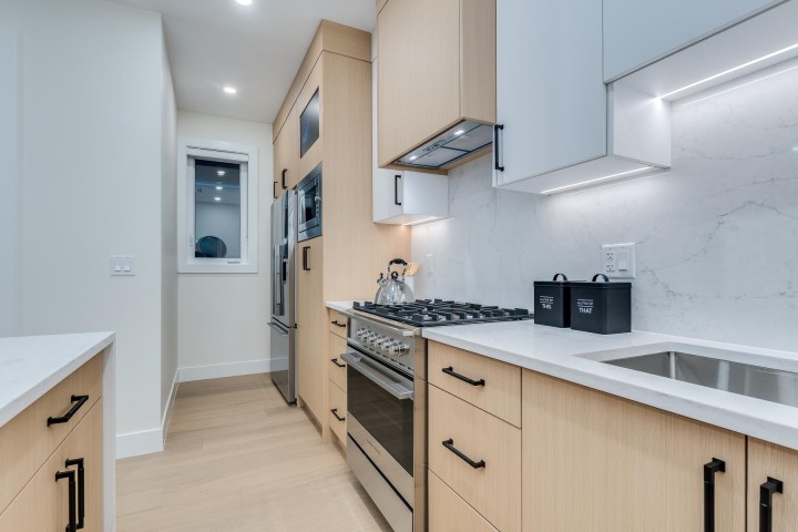 Photo 10 at 1 - 5461 Rhodes Street, Collingwood VE, Vancouver East