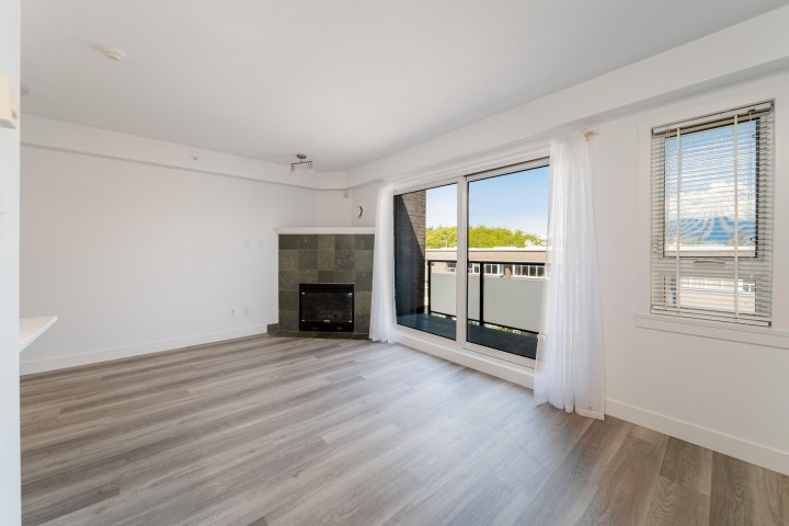 Photo 6 at 302 - 3788 W 10th Avenue, Point Grey, Vancouver West
