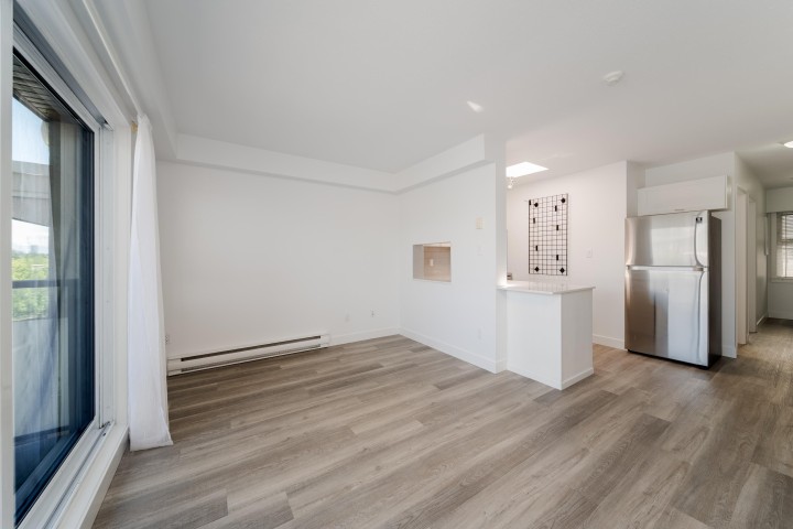 Photo 3 at 302 - 3788 W 10th Avenue, Point Grey, Vancouver West