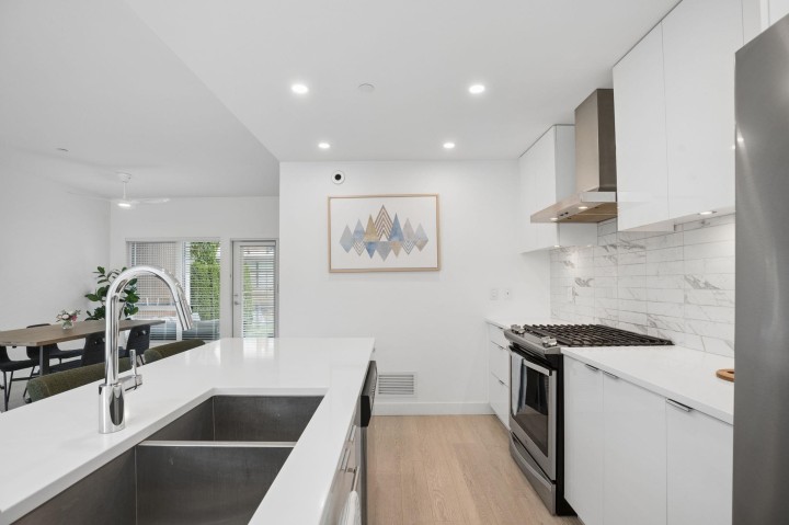 Photo 8 at 16 - 3596 Salal Drive, Roche Point, North Vancouver