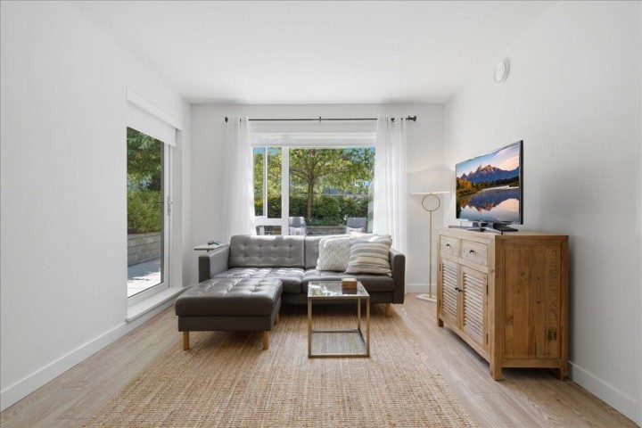 Photo 3 at 207 - 1061 Marine Drive, Norgate, North Vancouver