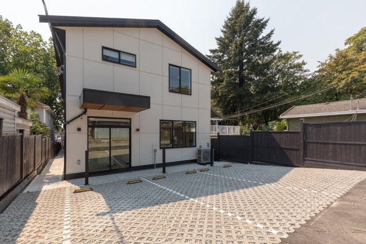Photo 23 at 4 - 3615 Turner Street, Renfrew VE, Vancouver East