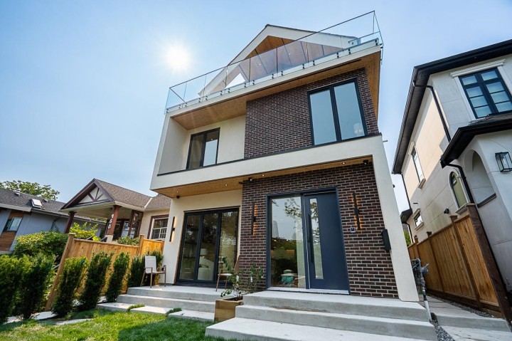 Photo 2 at 1 - 456 E 38th Avenue, Fraser VE, Vancouver East