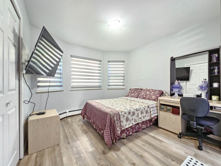 Photo 12 at 5521 Dundee Street, Collingwood VE, Vancouver East