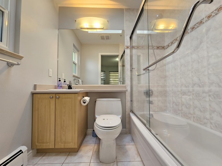 Photo 14 at 5521 Dundee Street, Collingwood VE, Vancouver East