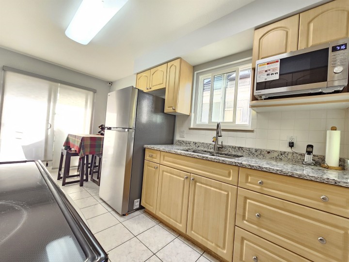 Photo 4 at 5521 Dundee Street, Collingwood VE, Vancouver East