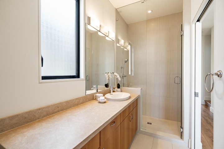 Photo 17 at 1 - 1425 W 11th Avenue, Fairview VW, Vancouver West