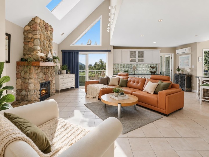 Photo 2 at 1128 Esplanade Avenue, Ambleside, West Vancouver
