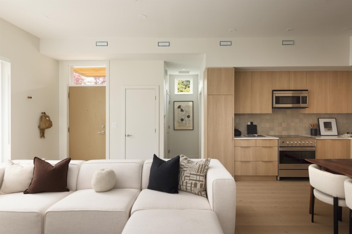 Photo 3 at 593 E 49th Avenue, Fraser VE, Vancouver East