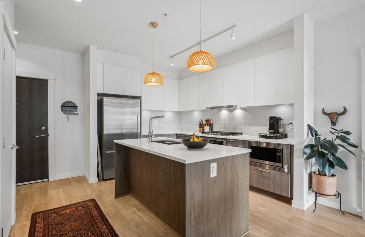 Photo 3 at 105 - 625 E 3rd Street, Lower Lonsdale, North Vancouver