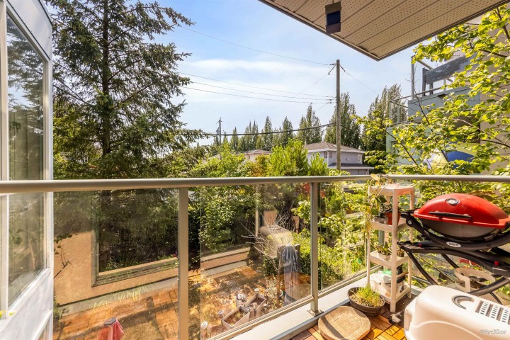 Photo 7 at 209 - 5818 Lincoln Street, Killarney VE, Vancouver East