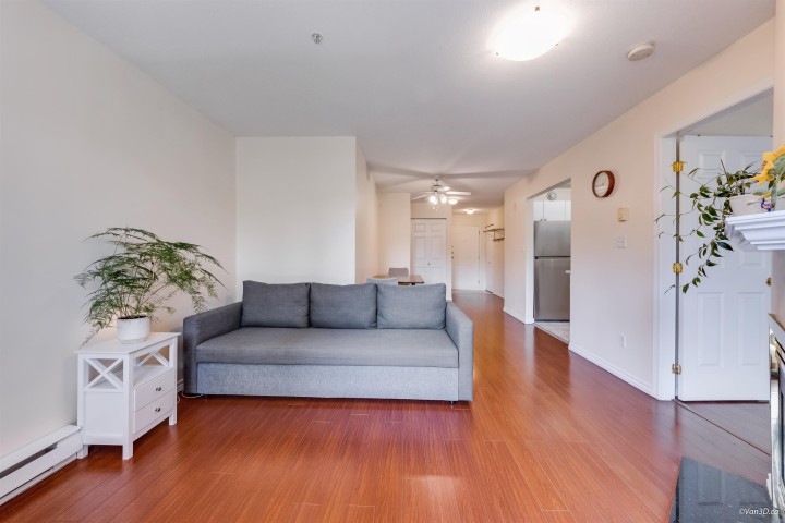 Photo 5 at 209 - 5818 Lincoln Street, Killarney VE, Vancouver East