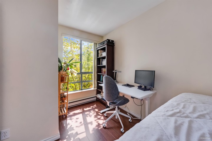 Photo 9 at 209 - 5818 Lincoln Street, Killarney VE, Vancouver East