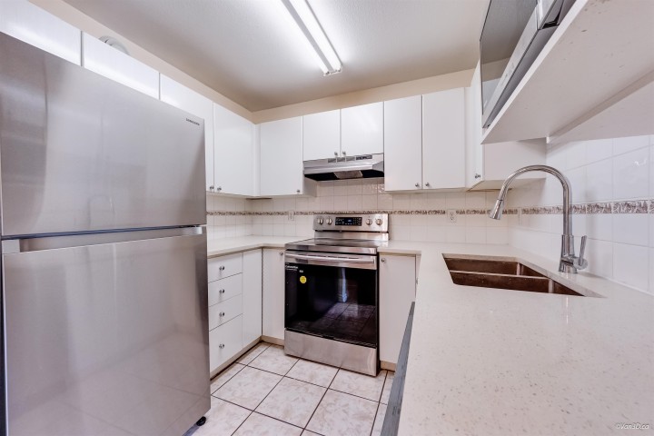Photo 14 at 209 - 5818 Lincoln Street, Killarney VE, Vancouver East