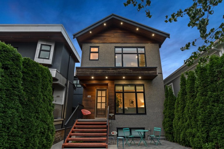 Photo 2 at 285 E 19th Avenue, Main, Vancouver East