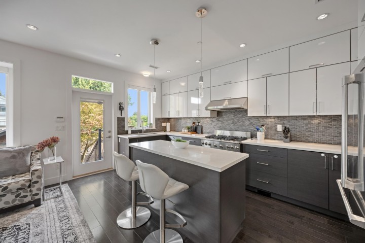 Photo 13 at 285 E 19th Avenue, Main, Vancouver East