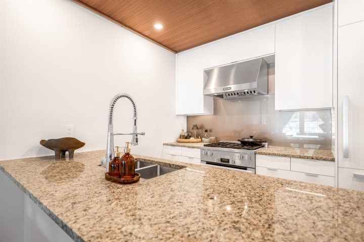 Photo 6 at 408 - 6687 Nelson Avenue, Horseshoe Bay WV, West Vancouver