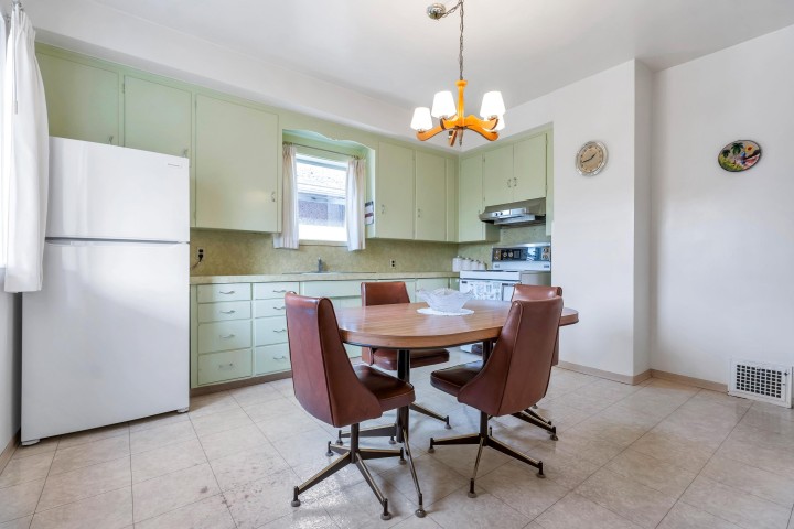 Photo 6 at 2560 Adanac Street, Renfrew VE, Vancouver East