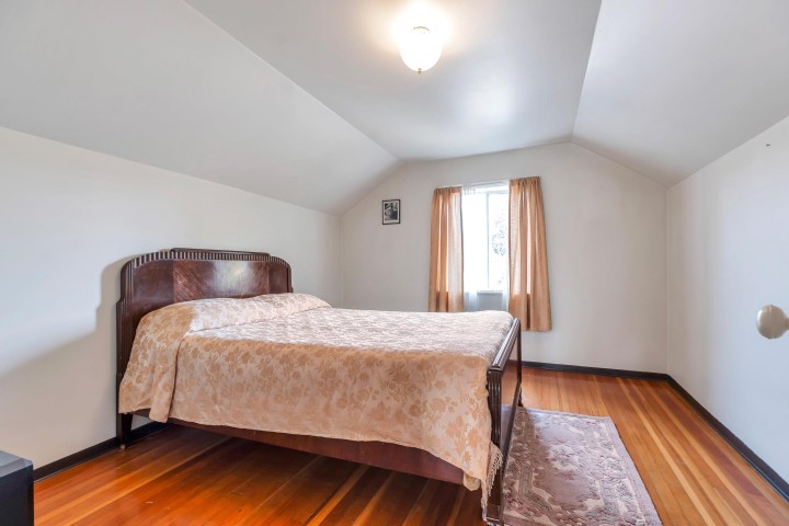 Photo 16 at 2560 Adanac Street, Renfrew VE, Vancouver East