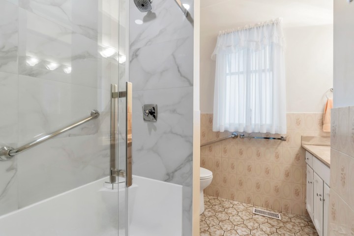 Photo 12 at 2560 Adanac Street, Renfrew VE, Vancouver East