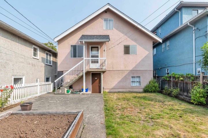 Photo 22 at 2560 Adanac Street, Renfrew VE, Vancouver East