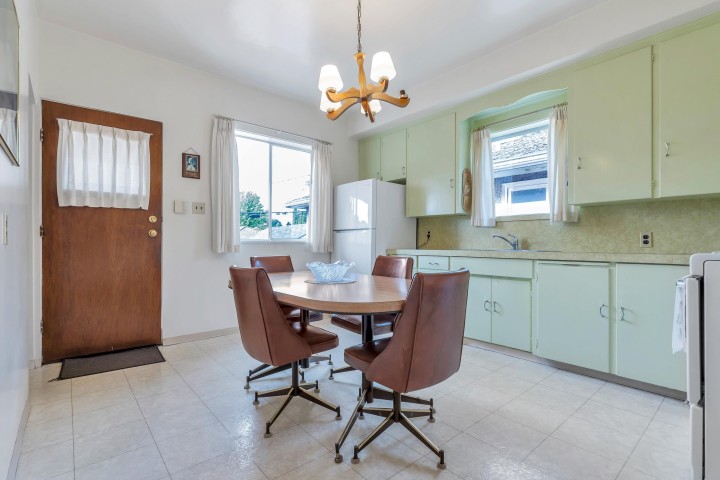Photo 7 at 2560 Adanac Street, Renfrew VE, Vancouver East