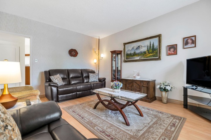 Photo 3 at 2560 Adanac Street, Renfrew VE, Vancouver East