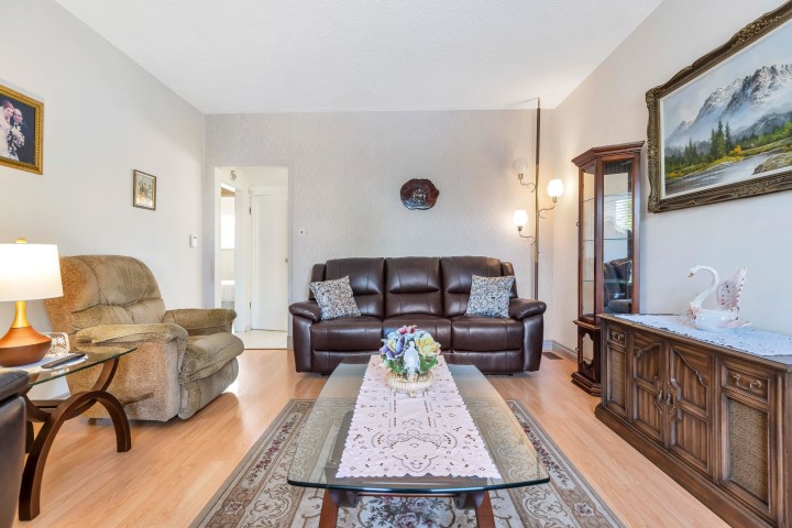 Photo 5 at 2560 Adanac Street, Renfrew VE, Vancouver East