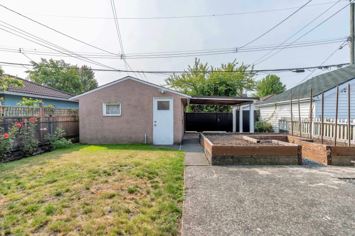 Photo 20 at 2560 Adanac Street, Renfrew VE, Vancouver East