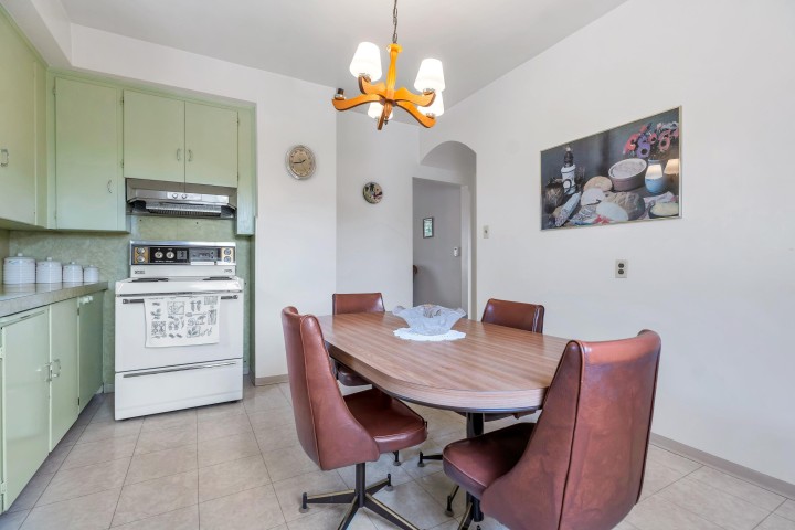 Photo 9 at 2560 Adanac Street, Renfrew VE, Vancouver East