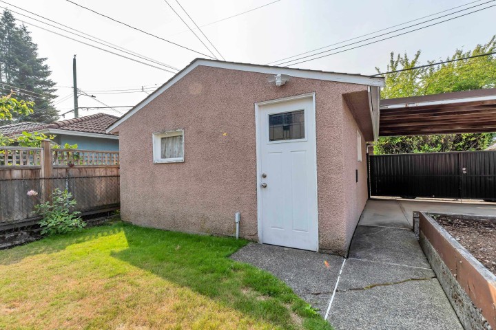 Photo 24 at 2560 Adanac Street, Renfrew VE, Vancouver East