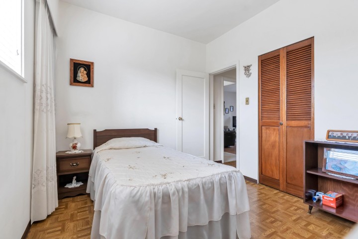 Photo 10 at 2560 Adanac Street, Renfrew VE, Vancouver East