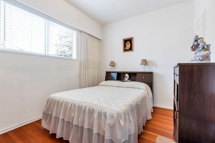 Photo 11 at 2560 Adanac Street, Renfrew VE, Vancouver East