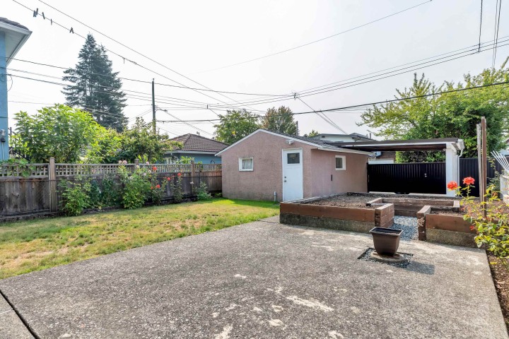 Photo 19 at 2560 Adanac Street, Renfrew VE, Vancouver East