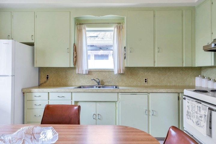 Photo 8 at 2560 Adanac Street, Renfrew VE, Vancouver East