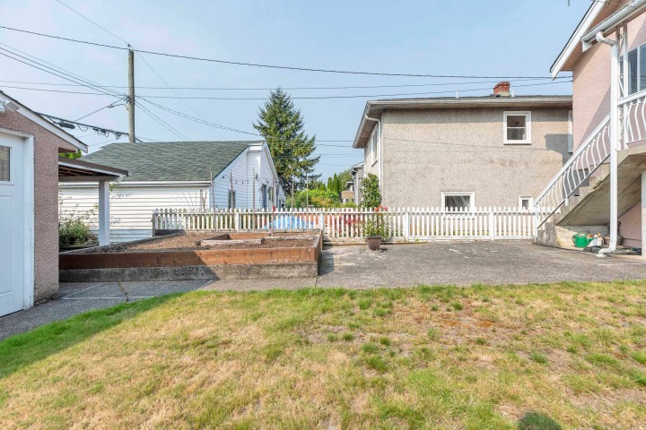 Photo 21 at 2560 Adanac Street, Renfrew VE, Vancouver East
