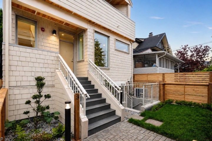 Photo 2 at 3 - 595 E 49th Avenue, Fraser VE, Vancouver East