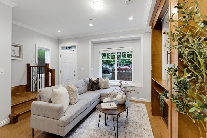 Photo 3 at 2139 Triumph Street, Hastings, Vancouver East