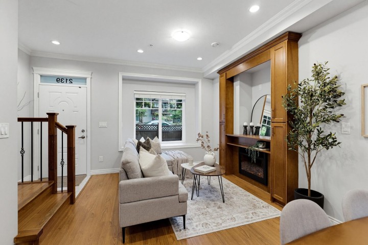 Photo 4 at 2139 Triumph Street, Hastings, Vancouver East
