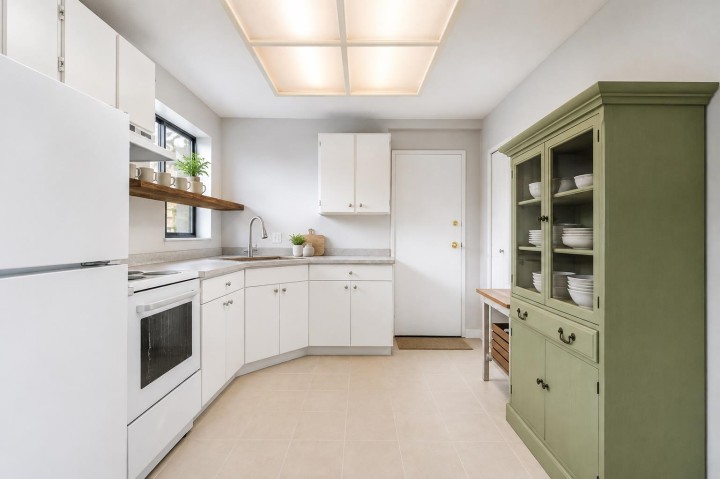 Photo 4 at 3003 Sunnyhurst Road, Lynn Valley, North Vancouver