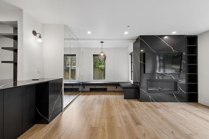 Photo 3 at 104 - 2119 Yew Street, Kitsilano, Vancouver West