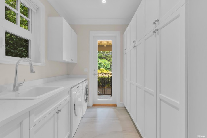 Photo 23 at 920 3rd Street, Cedardale, West Vancouver