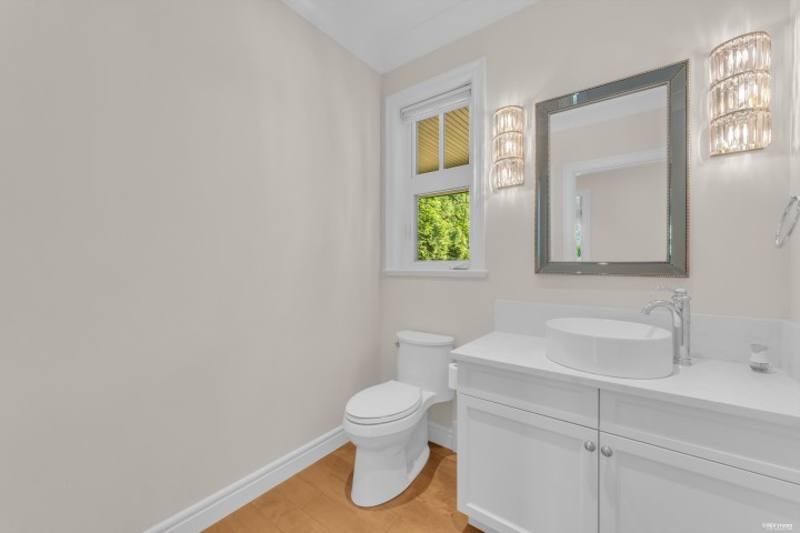 Photo 24 at 920 3rd Street, Cedardale, West Vancouver