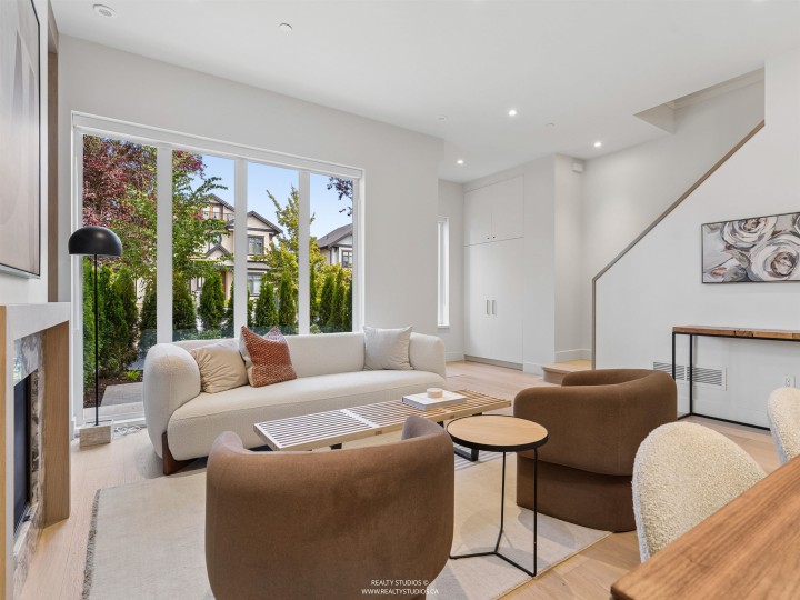 Photo 3 at 2 - 3058 W 34th Avenue, MacKenzie Heights, Vancouver West